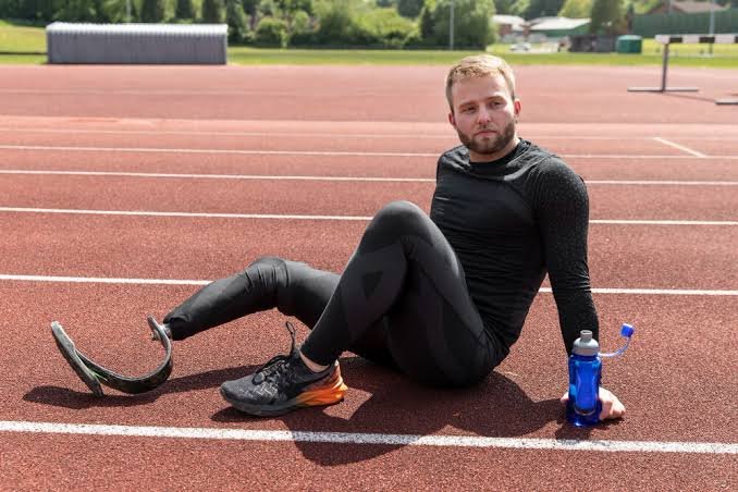 THE ROLE OF PEPTIDES IN ENHANCING ATHLETIC PERFORMANCE AND RECOVERY
