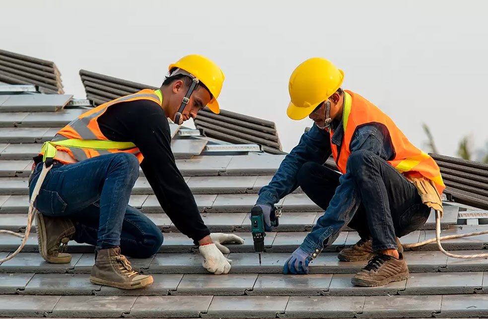 Choosing the Right Roofing Contractor for a Durable and Reliable Roof Choosing the Right Roofing Contractor for a Durable and Reliable Roof