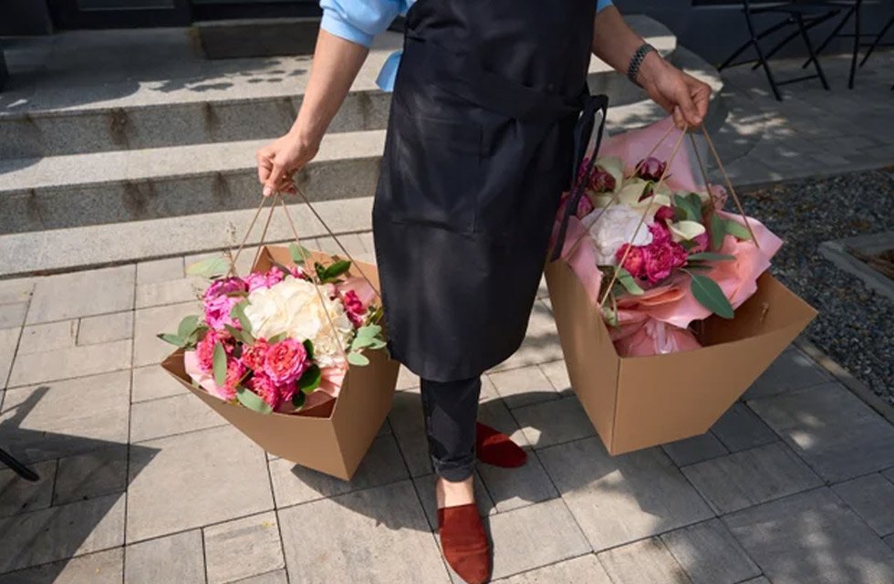 Why Hand-Delivered Flowers Beat Boxed Postal Deliveries Across London